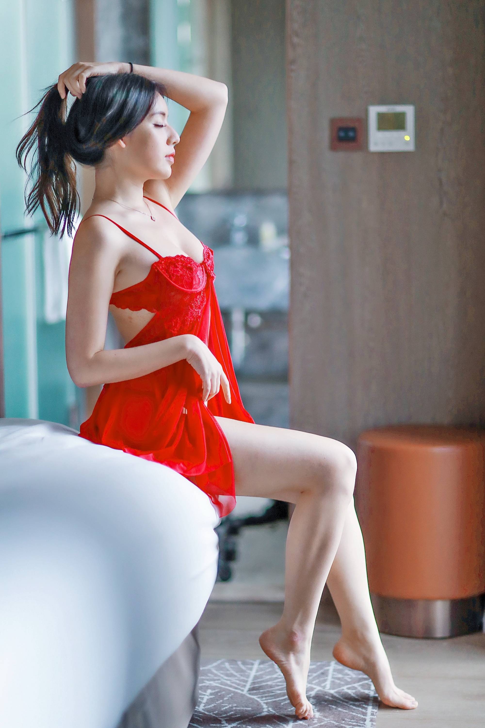 美腿番外篇系列 長腿美模 謝立琪 性感紅色睡衣